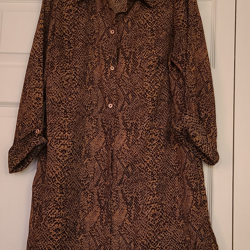 Investments NWT Tunic Snakeskin Print Size 16